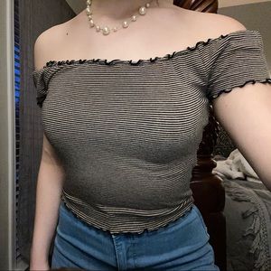 F21 Off-Shoulder Crop